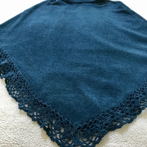 Soft Poncho Sweater with Lace Detail- NWOT-Pretty! - Picture 5 of 16
